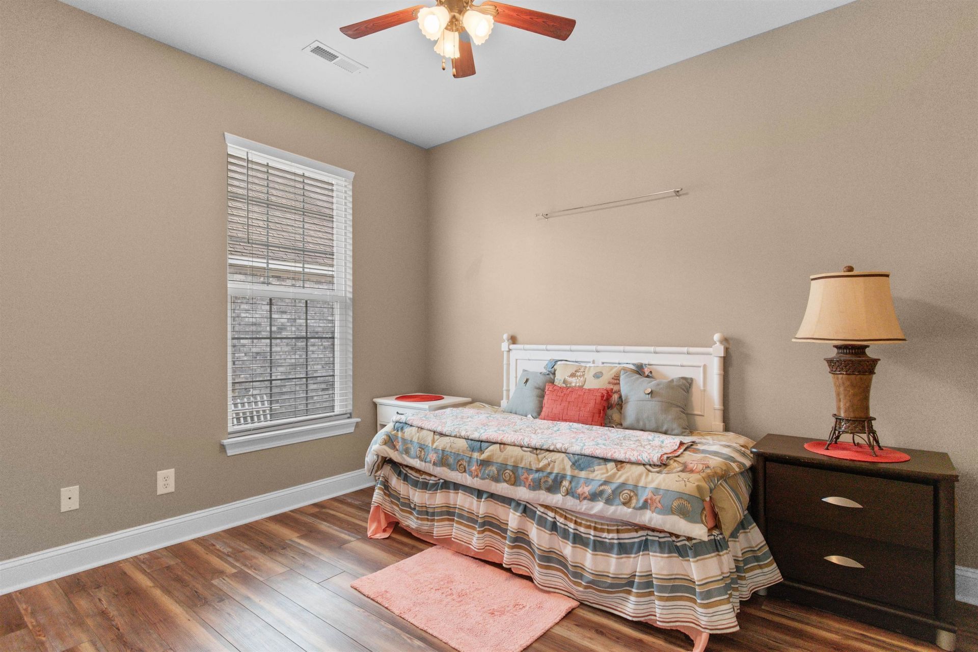 327 William St. Photo 19