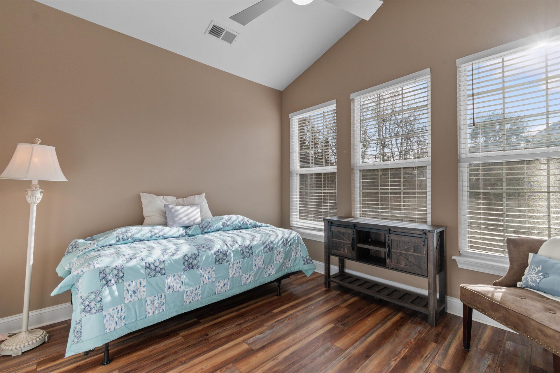 327 William St. Photo 26