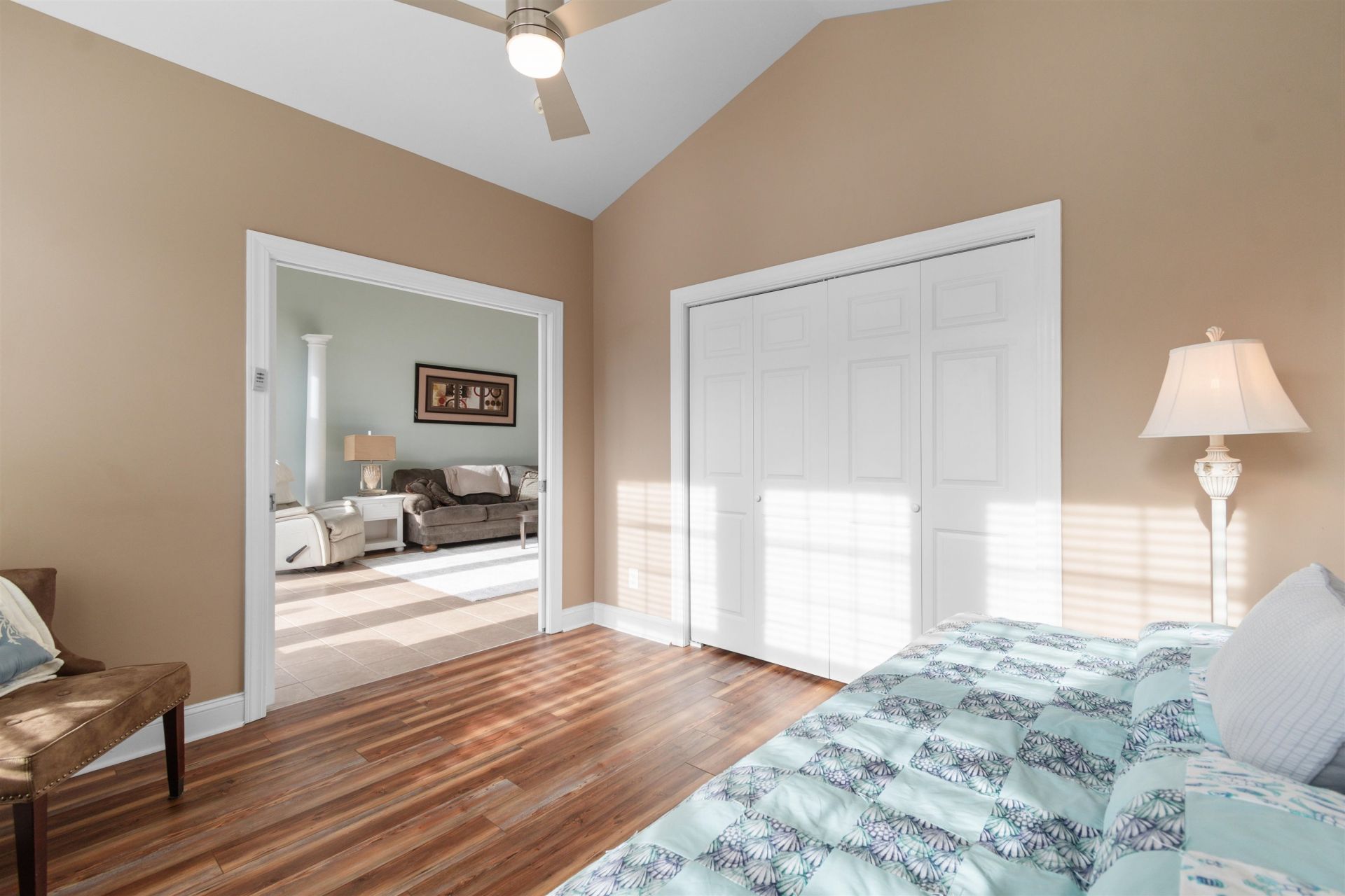 327 William St. Photo 27