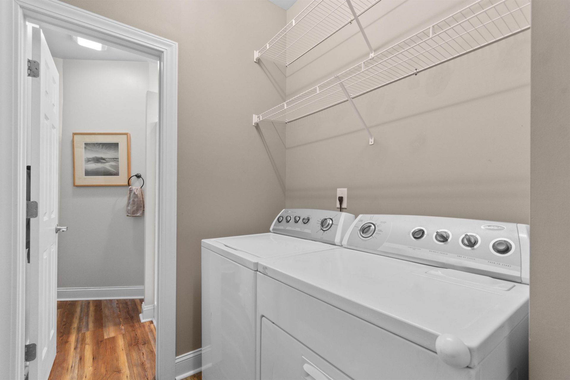 327 William St. Photo 28