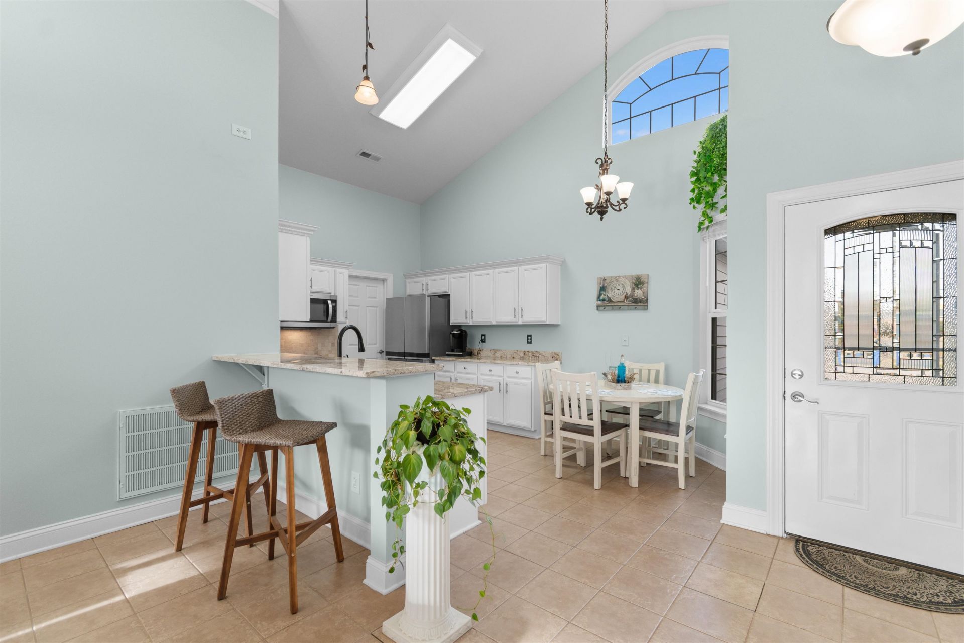 327 William St. Photo 5