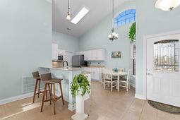327 William St. photo 4