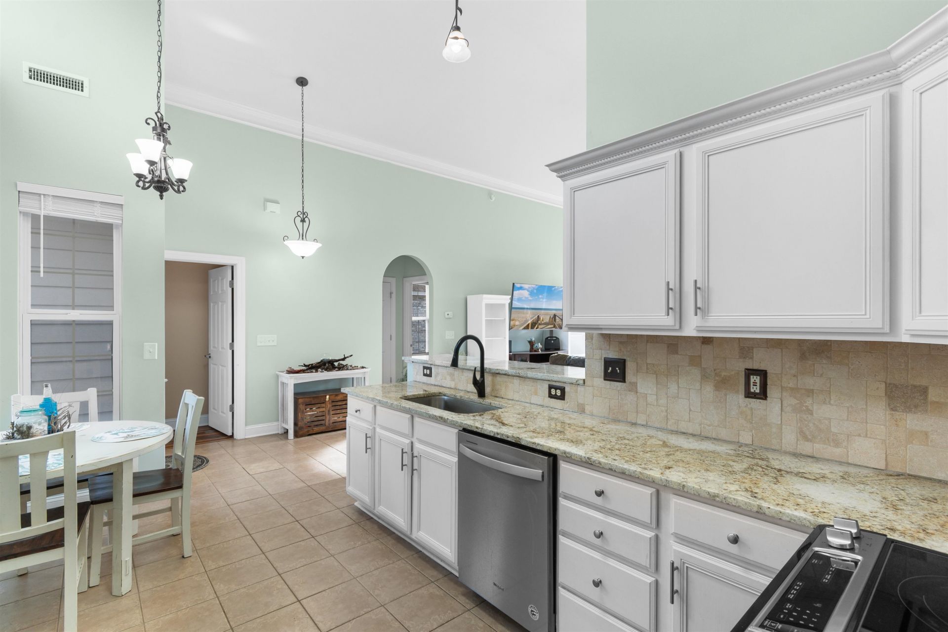 327 William St. Photo 8