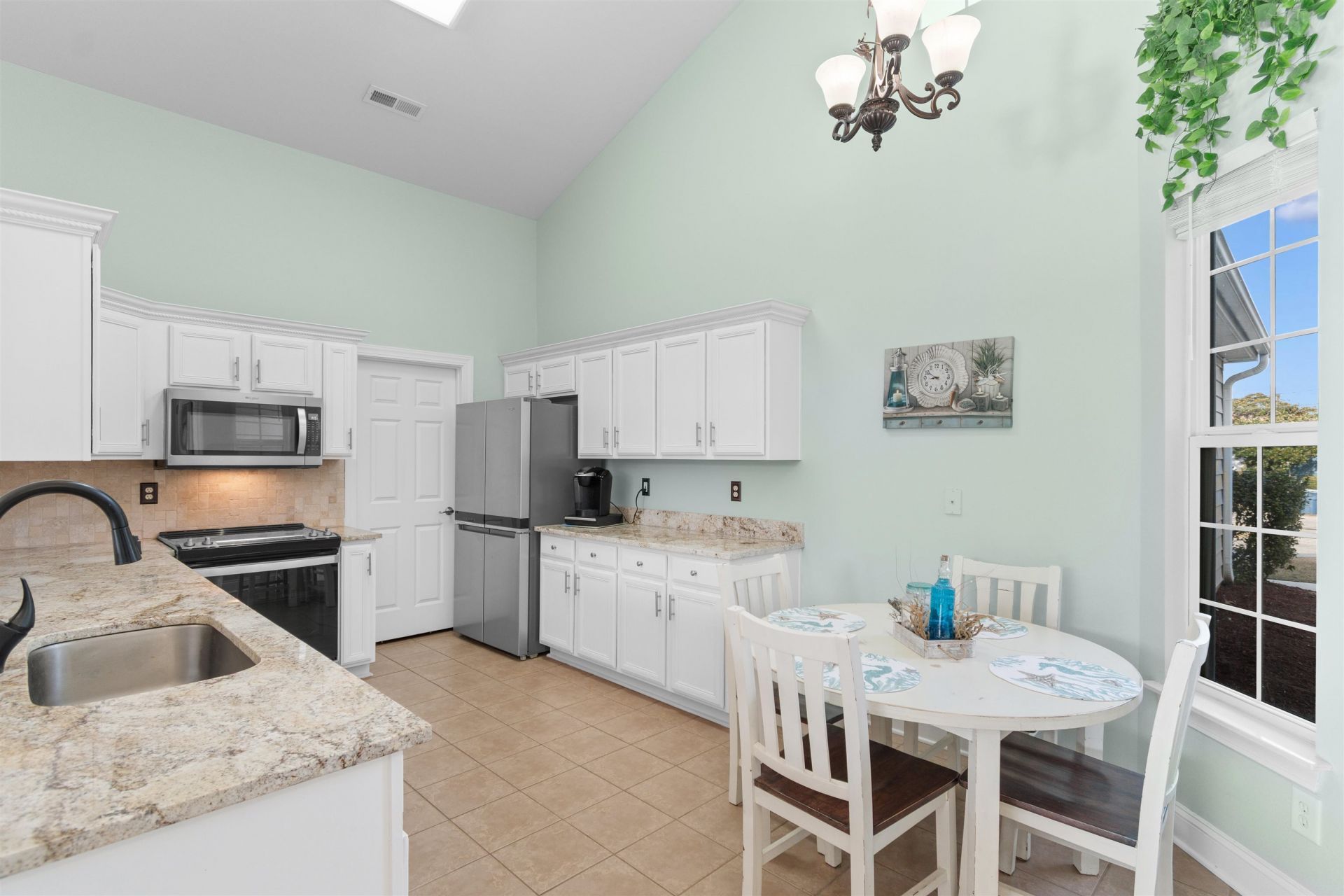 327 William St. Photo 9