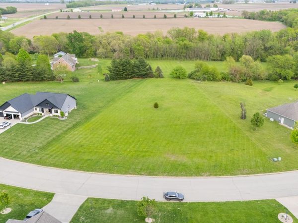116 Lost Creek Court, Pekin, IL 61554