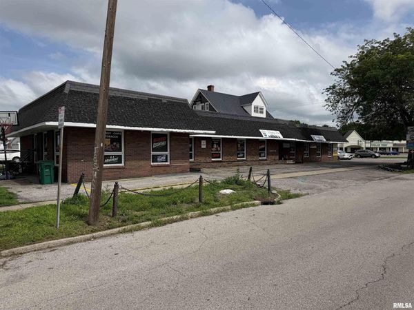 1200 N 5TH Street, Springfield, IL 62702
