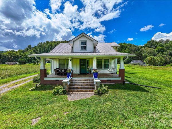 16 Riverside Drive, Barnardsville, NC 28709