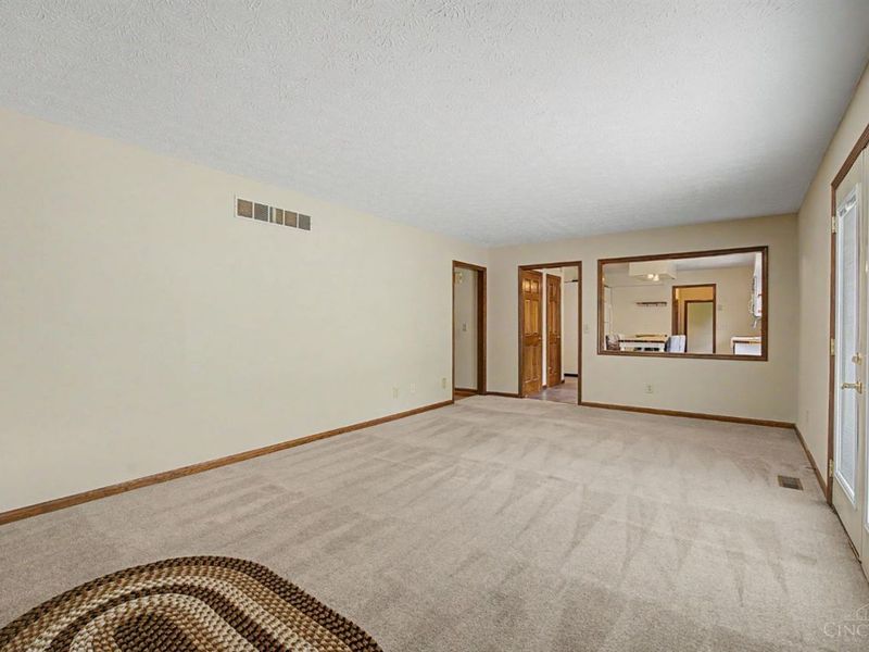 8295 Beckett Station Drive, West Chester, OH 45069 Photo 11