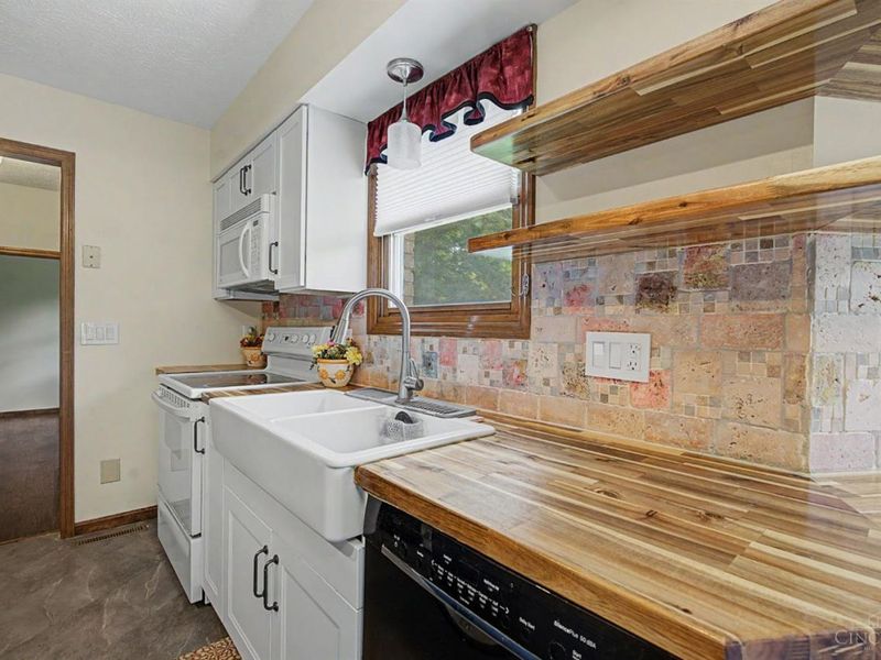 8295 Beckett Station Drive, West Chester, OH 45069 Photo 14