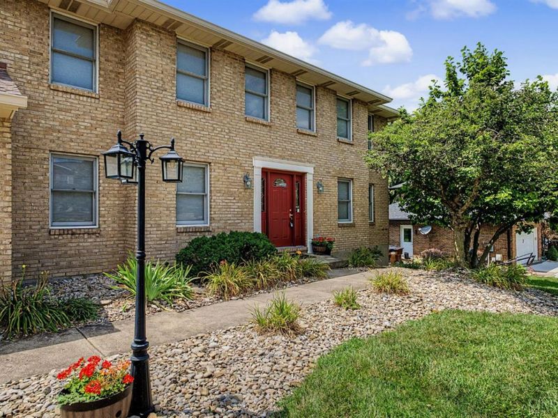 8295 Beckett Station Drive, West Chester, OH 45069 Photo 3