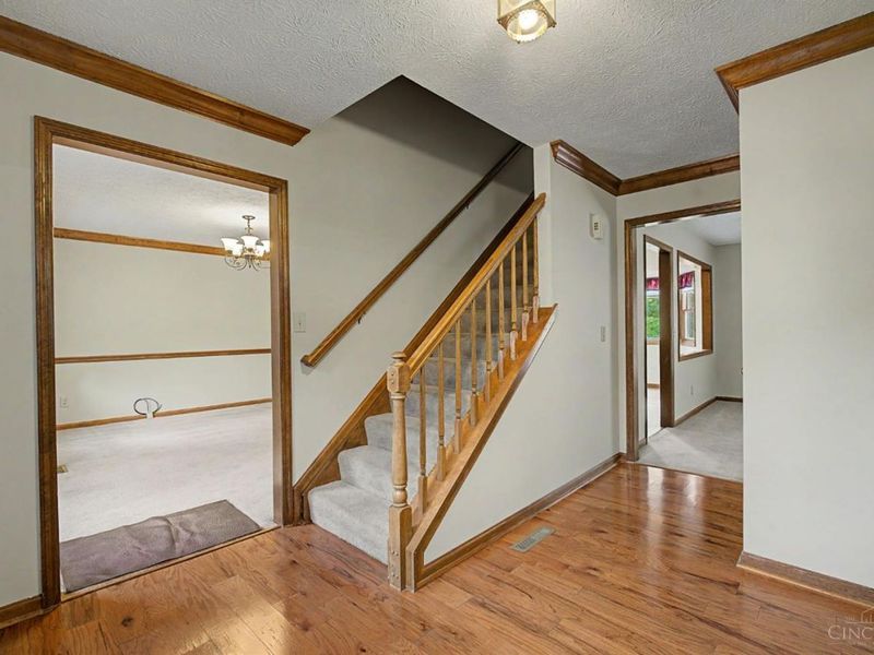 8295 Beckett Station Drive, West Chester, OH 45069 Photo 6