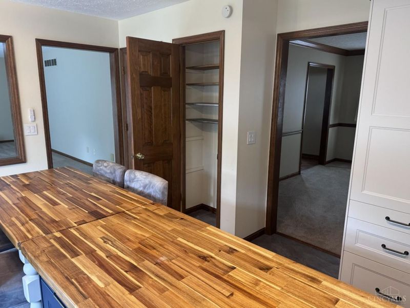 8295 Beckett Station Drive, West Chester, OH 45069 Photo 6