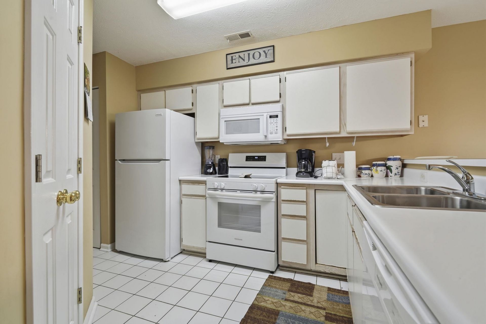 366 Pinehurst Ln. Photo 11
