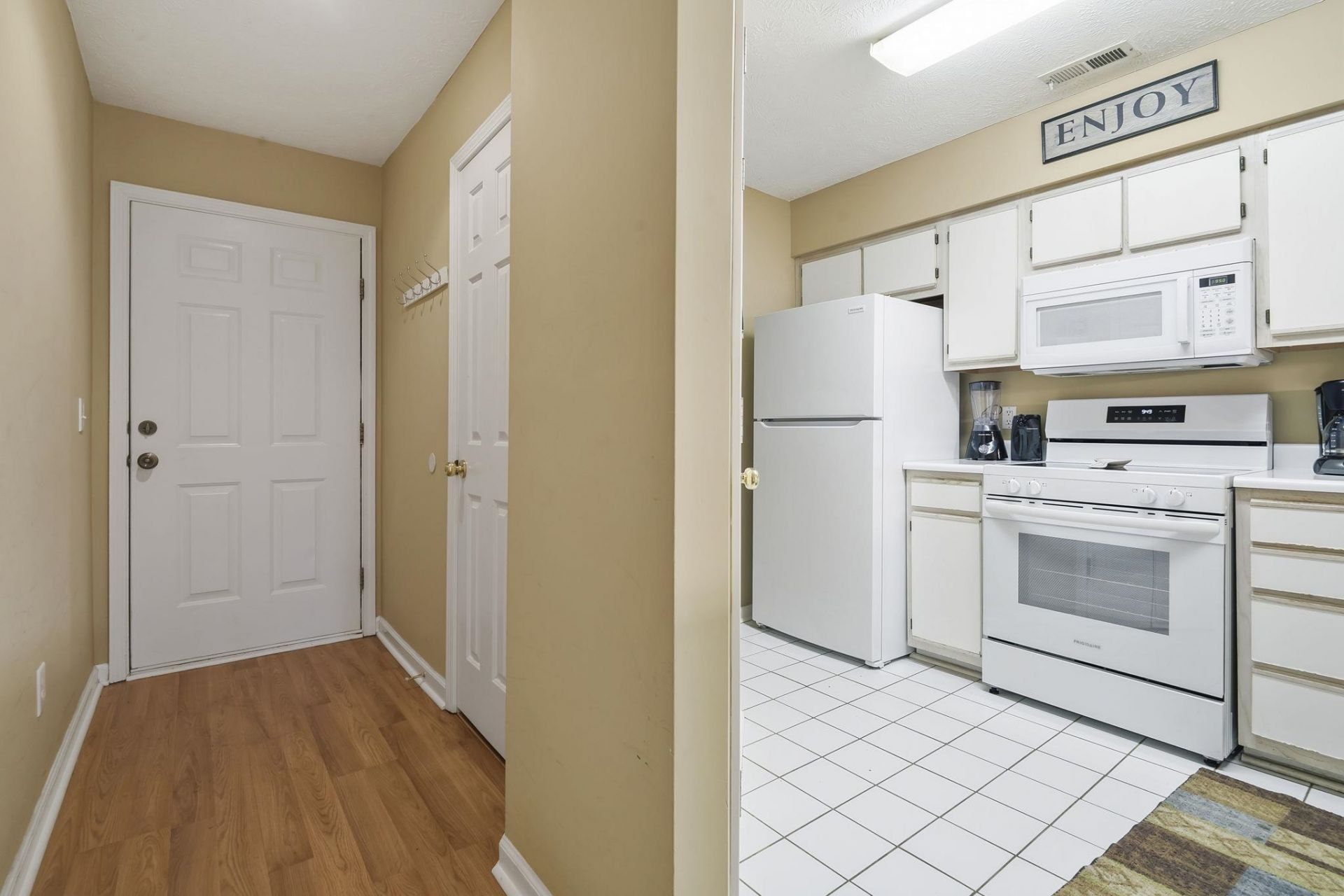 366 Pinehurst Ln. Photo 8