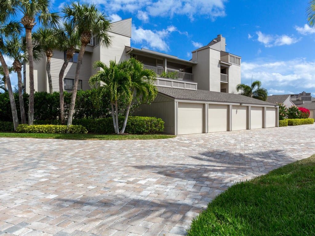 1880 Bay Road, Unit 220-I, Vero Beach, FL 32963 Photo