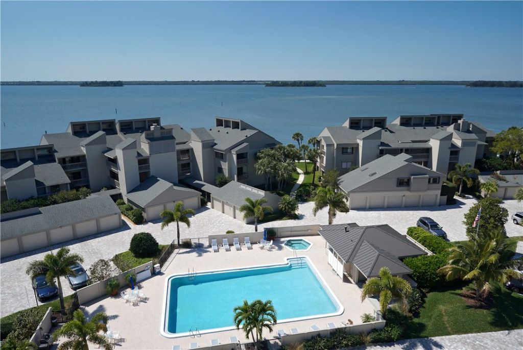1880 Bay Road, Unit 220-I, Vero Beach, FL 32963 Photo