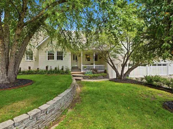 2484 Robbins Ct., Washington, IA 52353