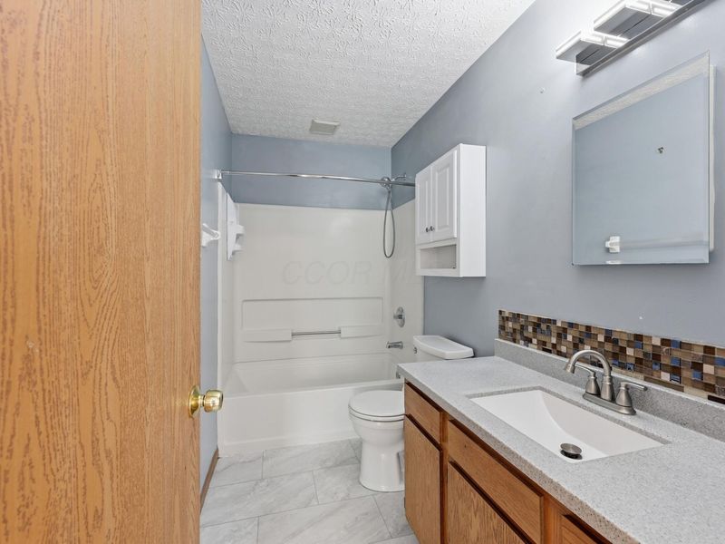 6369 Brice Dale Drive, Canal Winchester, OH 43110 Photo 5