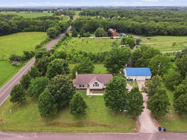 22025 168th Street, Basehor, KS 66007