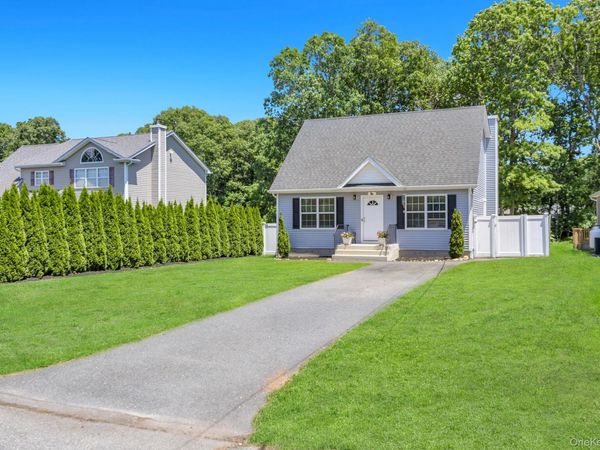 5 The Green , Unit B, Shirley, NY 11967