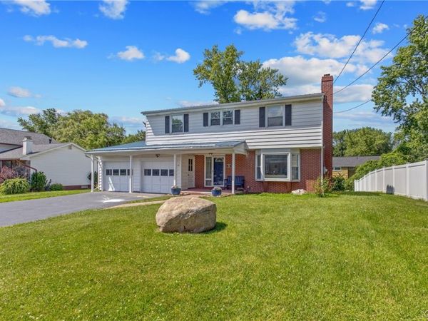 27 Mcintosh Street , Liverpool, NY 13090
