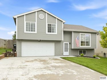 7817 Howell Street, Omaha, NE 68122