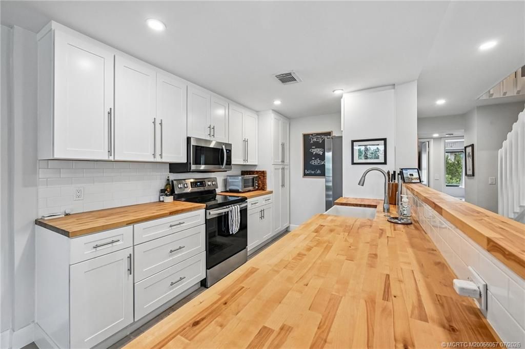 250 NE Edgewater Drive, Stuart, FL 34996 Photo