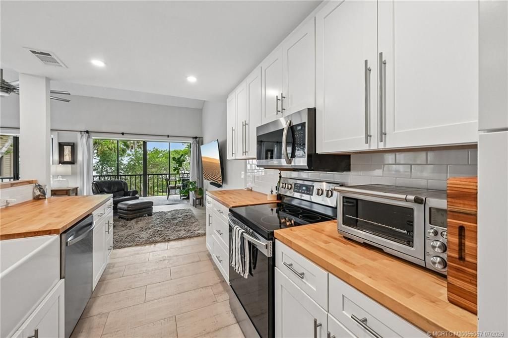 250 NE Edgewater Drive, Stuart, FL 34996 Photo