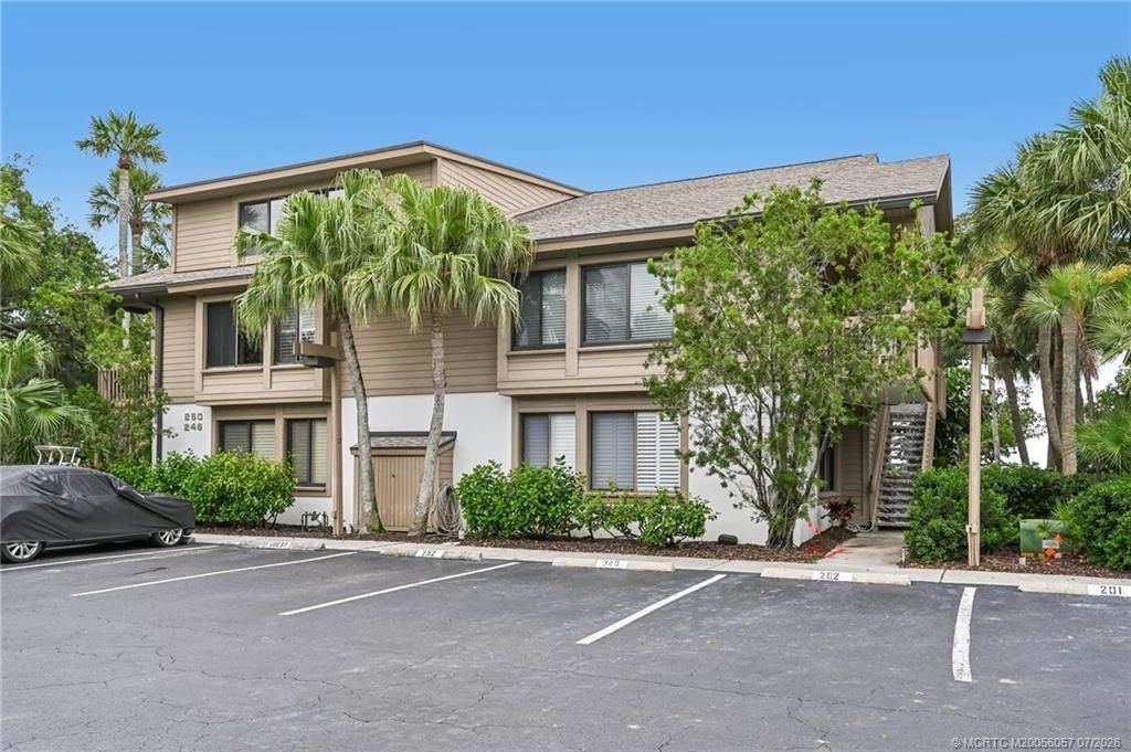 250 NE Edgewater Drive, Stuart, FL 34996 Photo