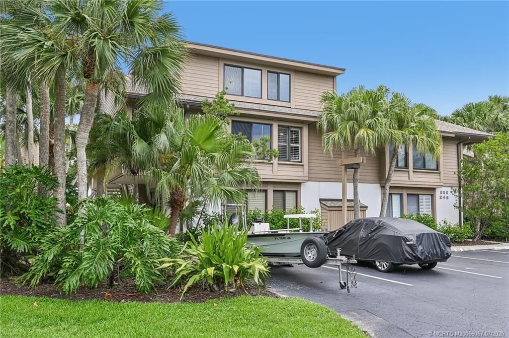 250 NE Edgewater Drive, Stuart, FL 34996 Photo