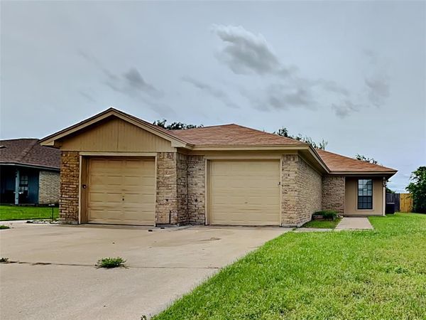 836 White Rock Street, Saginaw, TX 76179