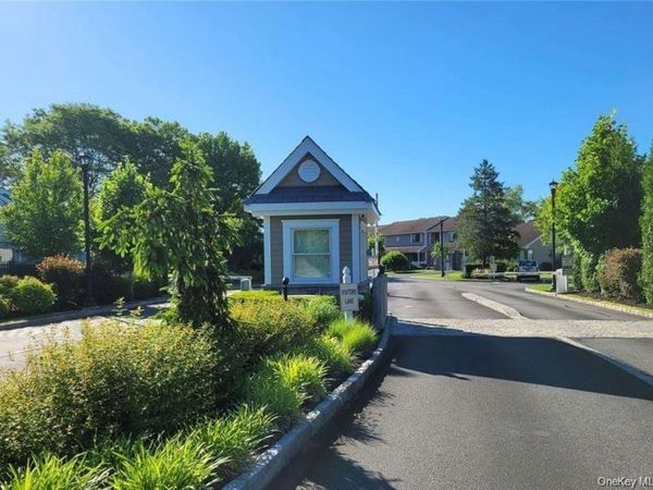 91 Hidden Ponds , Smithtown, NY 11787