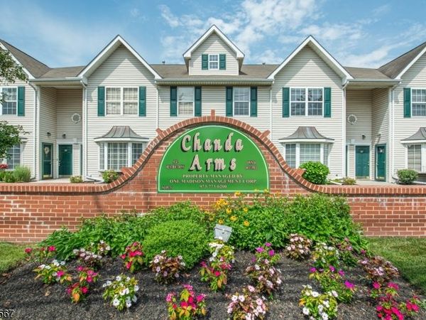 38 Chanda Ct, Clifton, NJ 07012