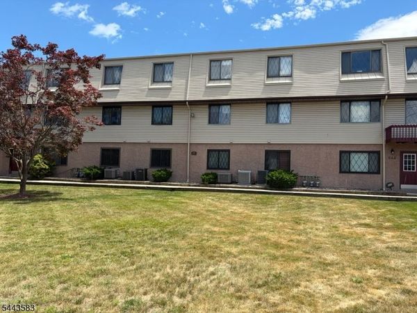 846 Riverside Ave, Lyndhurst, NJ 07071