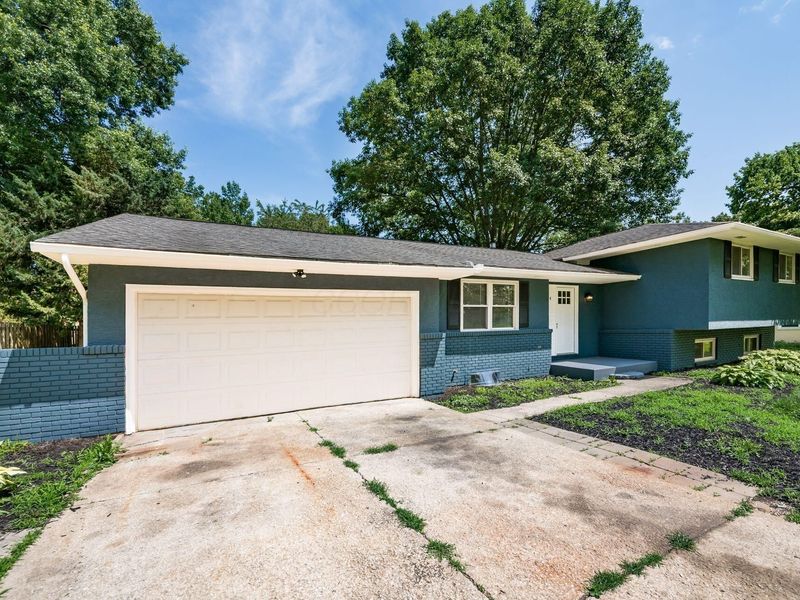 1344 Yorktown Road , Columbus, OH 43232 Photo 2