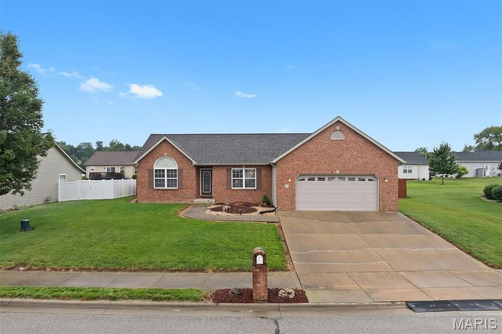 50 N Harvest Crest Court, Highland, IL 62249 Main Photo