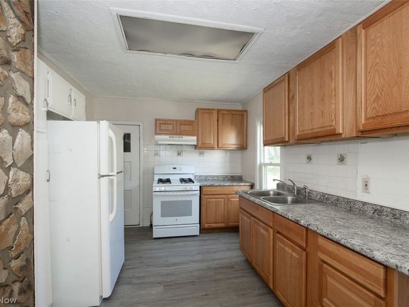 12827 Fruitside Road, Garfield Heights, OH 44125 Photo 3