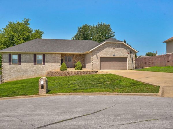 3713 N Croswell Avenue , Springfield, MO 65803