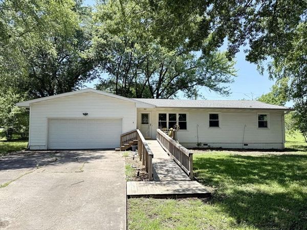 1608 Ely Drive , El Dorado Springs, MO 64744