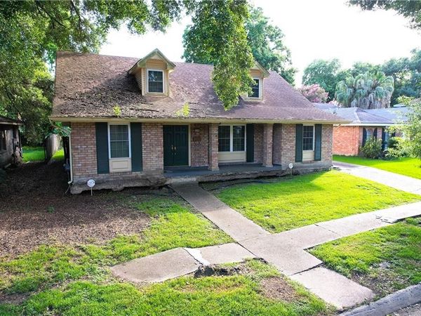 3934 PEACHTREE Court, New Orleans, LA 70131