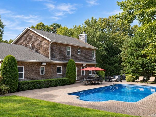 11 Hildreth Road, Hampton Bays, NY 11946