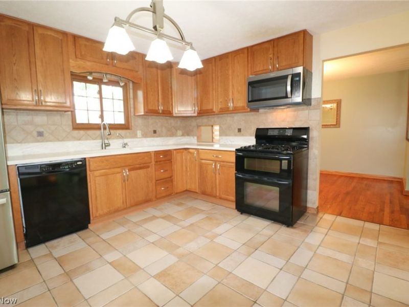 7329 Nethersole Drive, Middleburg Heights, OH 44130 Photo 5