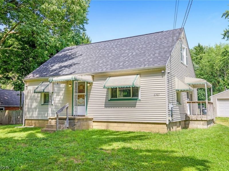 1707 Mohawk Drive, Akron, OH 44306 Photo 2