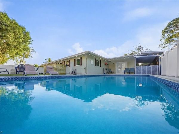 2473 Poinciana ST, NAPLES, FL 34105