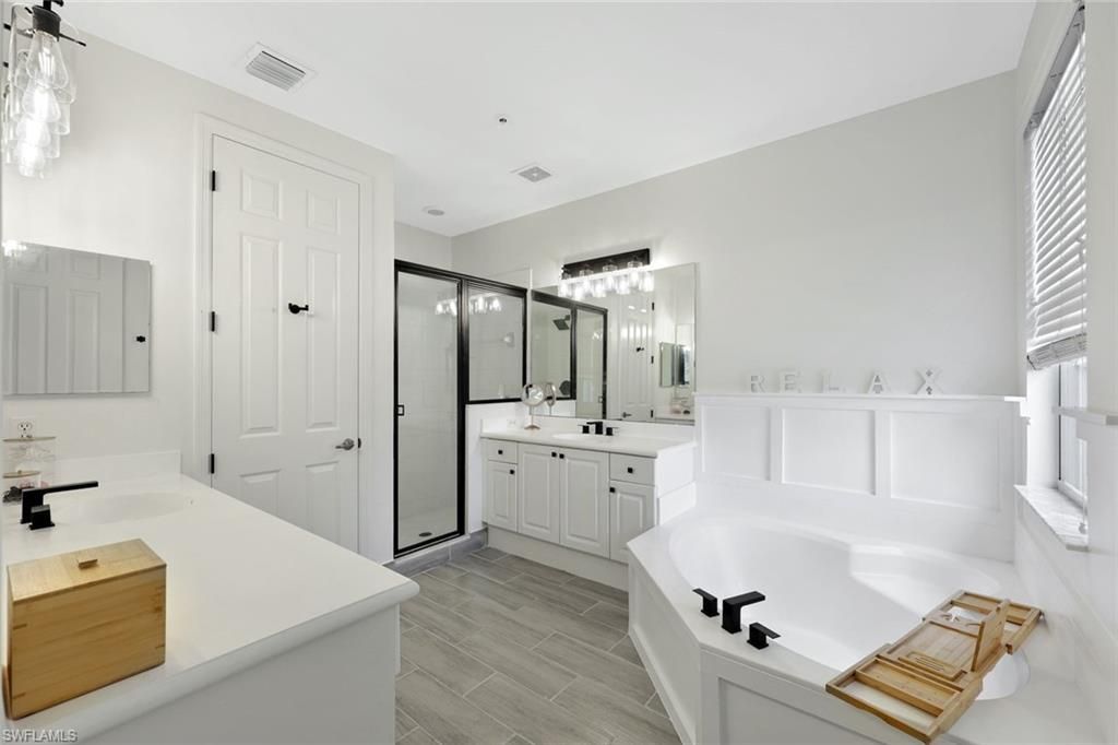 1430 Mariposa Cir, Unit 102, Naples, FL 34105 Photo