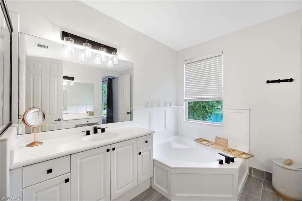 1430 Mariposa Cir, Unit 102, Naples, FL 34105 Photo