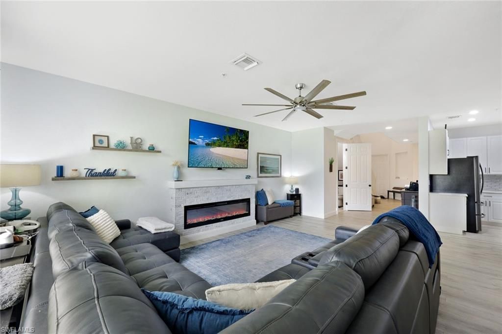 1430 Mariposa Cir, Unit 102, Naples, FL 34105 Photo