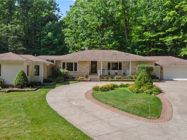 17525 Haskins Road , Chagrin Falls, OH 44023