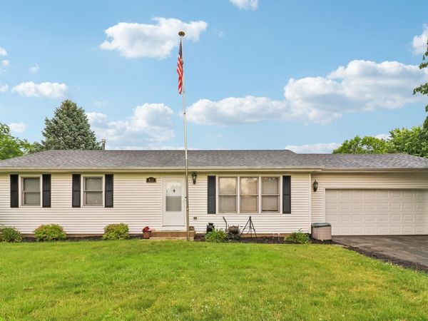 953 N East Street , Marengo, IL 60152