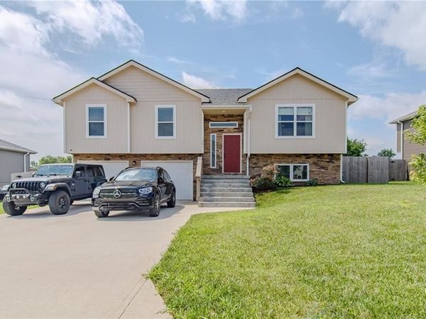 1601 W 6th Street Terrace, Knob Noster, MO 65336